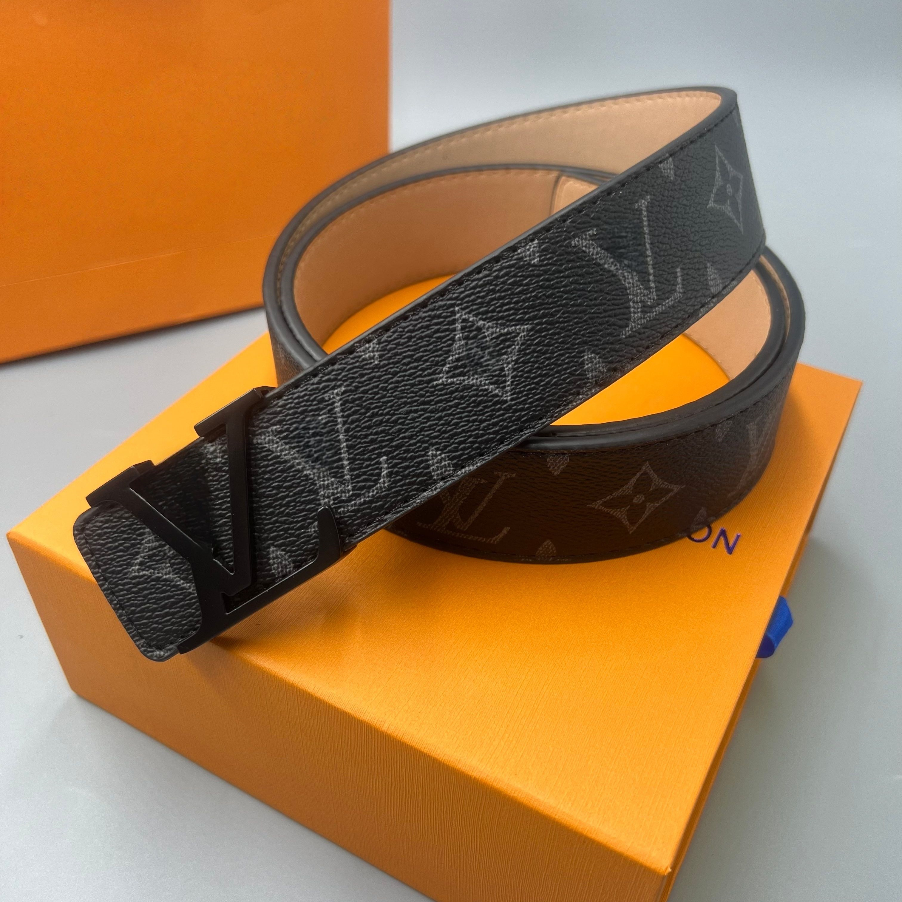 Classic Belt Men Luxury Belts Belts Belts For Designer Men Designer Waistband Business Genuine Leather Belt High Quality Letter Smooth Buckle Lvslyn