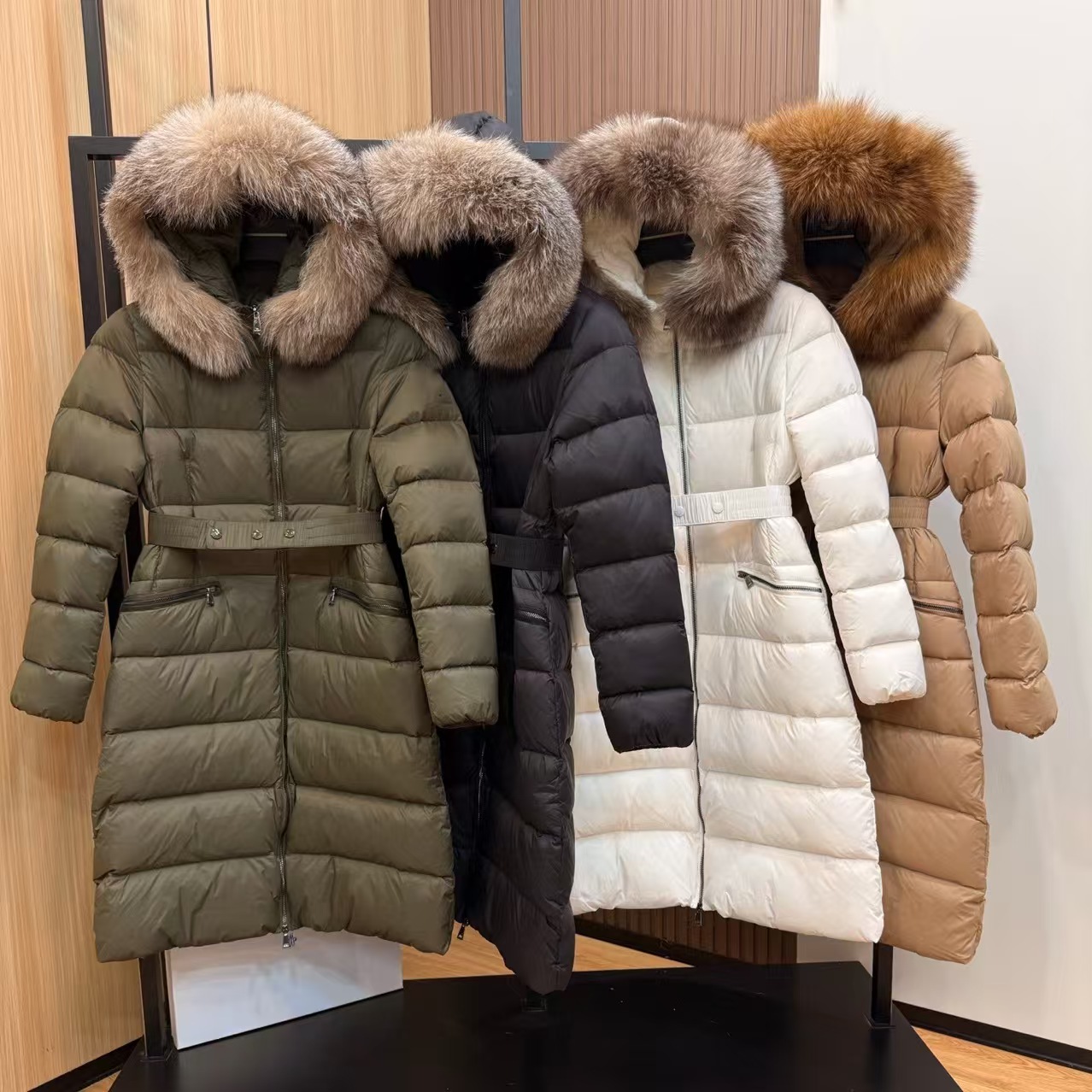2026 Winter Women's Down Jacket Figure-flattering and slimming, filled with white duck down.Classic and stylish mid-length coat with a large
