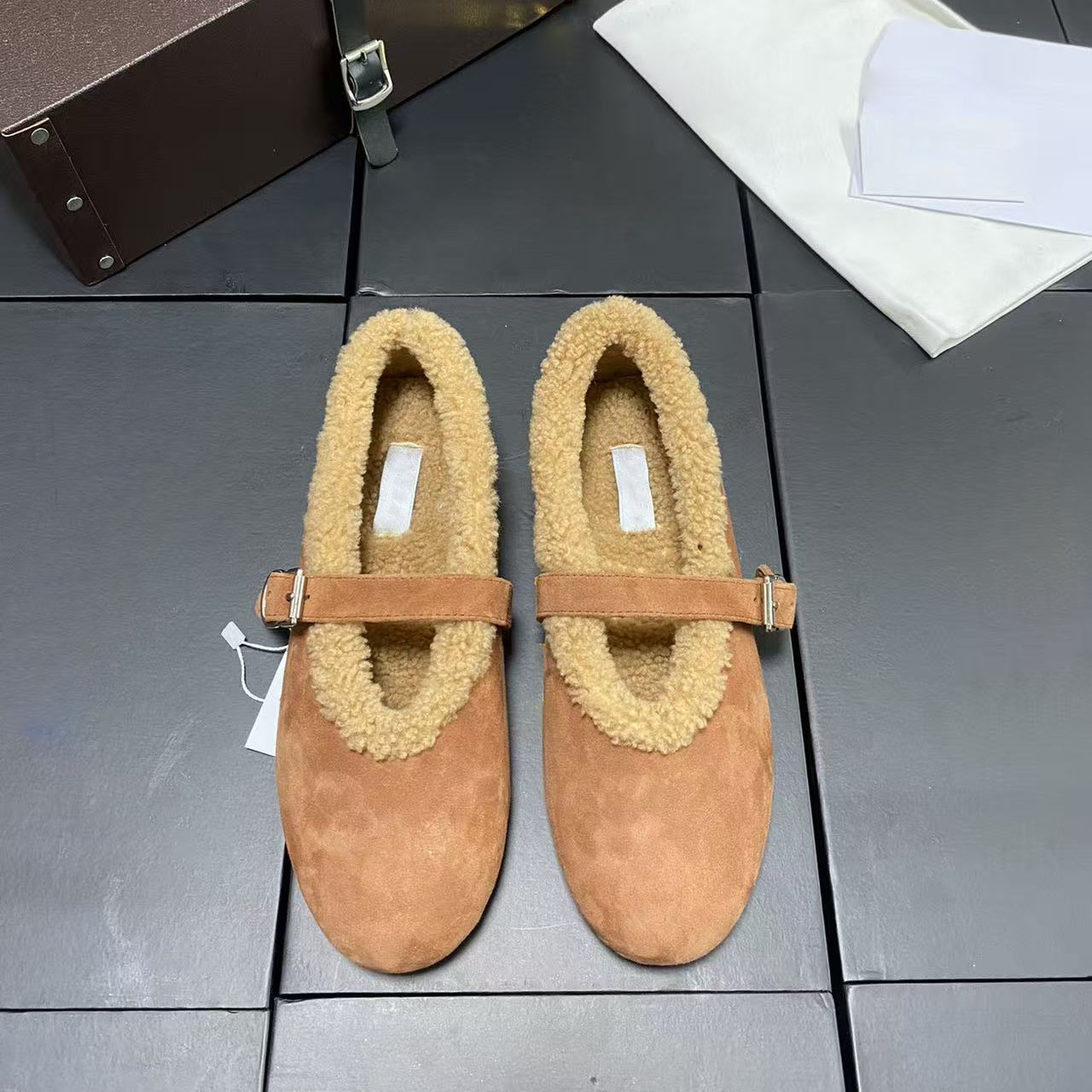 High quality and fashionable autumn and winter new Teddy flat ballet womens shoes wool shoes warm Mary single shoes