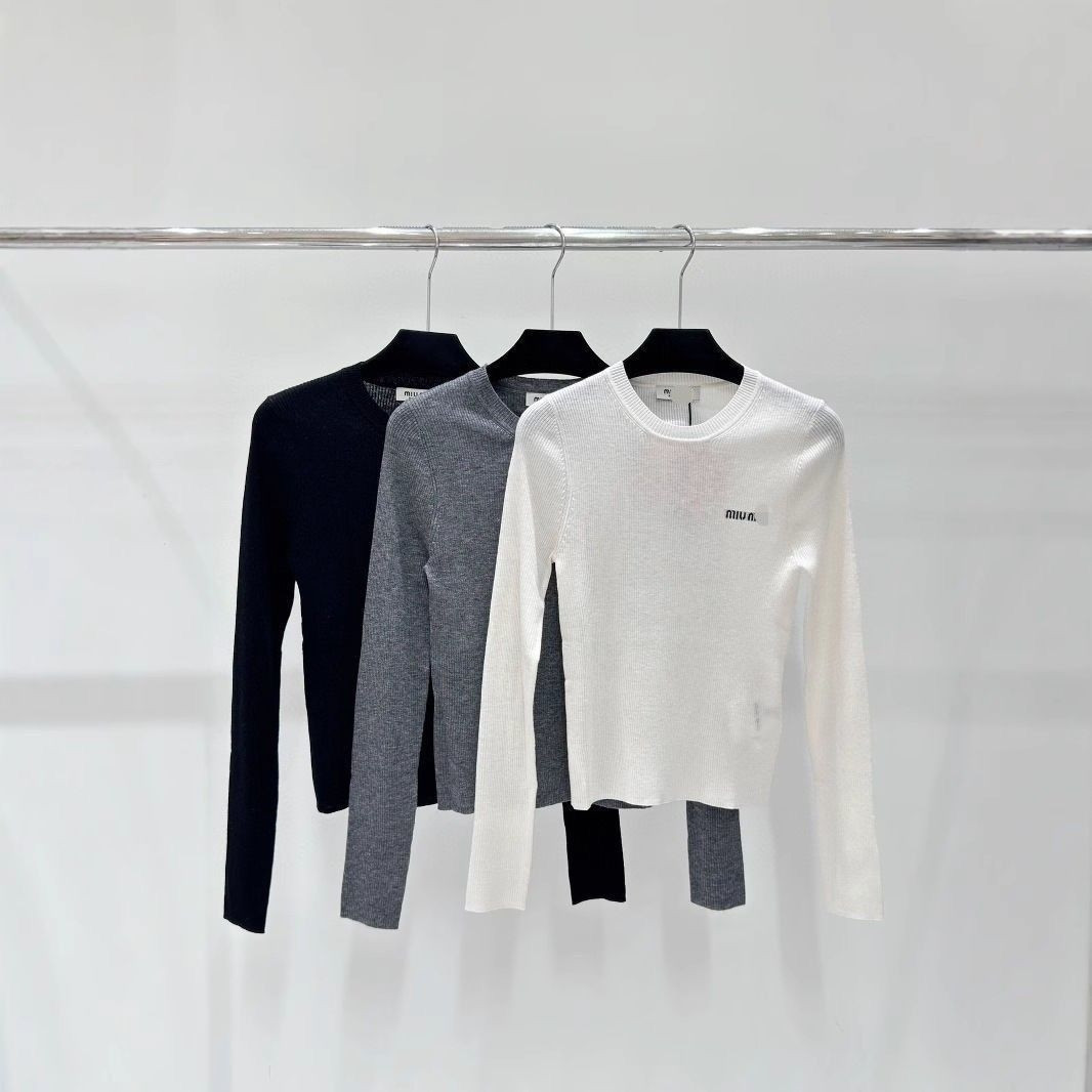 Women's sweaters and sweaters round neckline simple jacquard slim knit sweaters and sweaters with long sleeved bottoms are slim and elastic