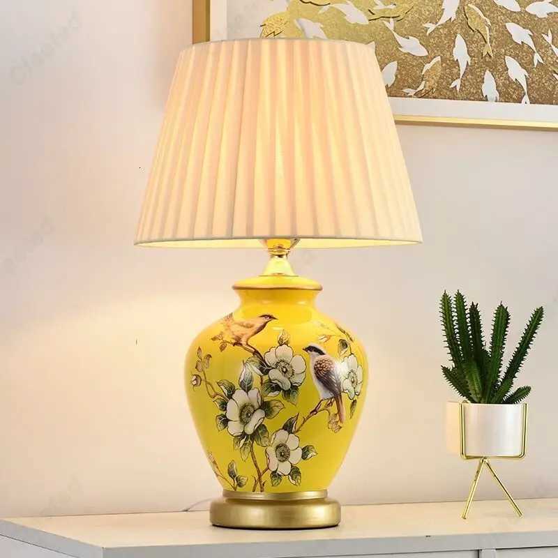 Lámparas de mesa Creativo Retro LED Tela Pantalla Lámpara de mesa de cerámica Sala de estar Dormitorio Estudio de cabecera Iluminación decorativa cá