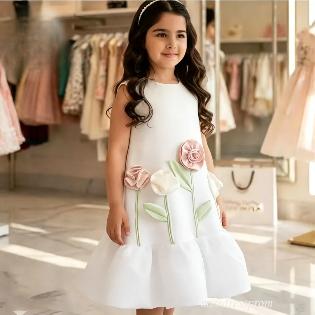 Abiti da ragazza di fiore adorabili al ginocchio Fiori 3D Una linea per bambini Abito da festa senza maniche con volant per bambini Abito da prima c