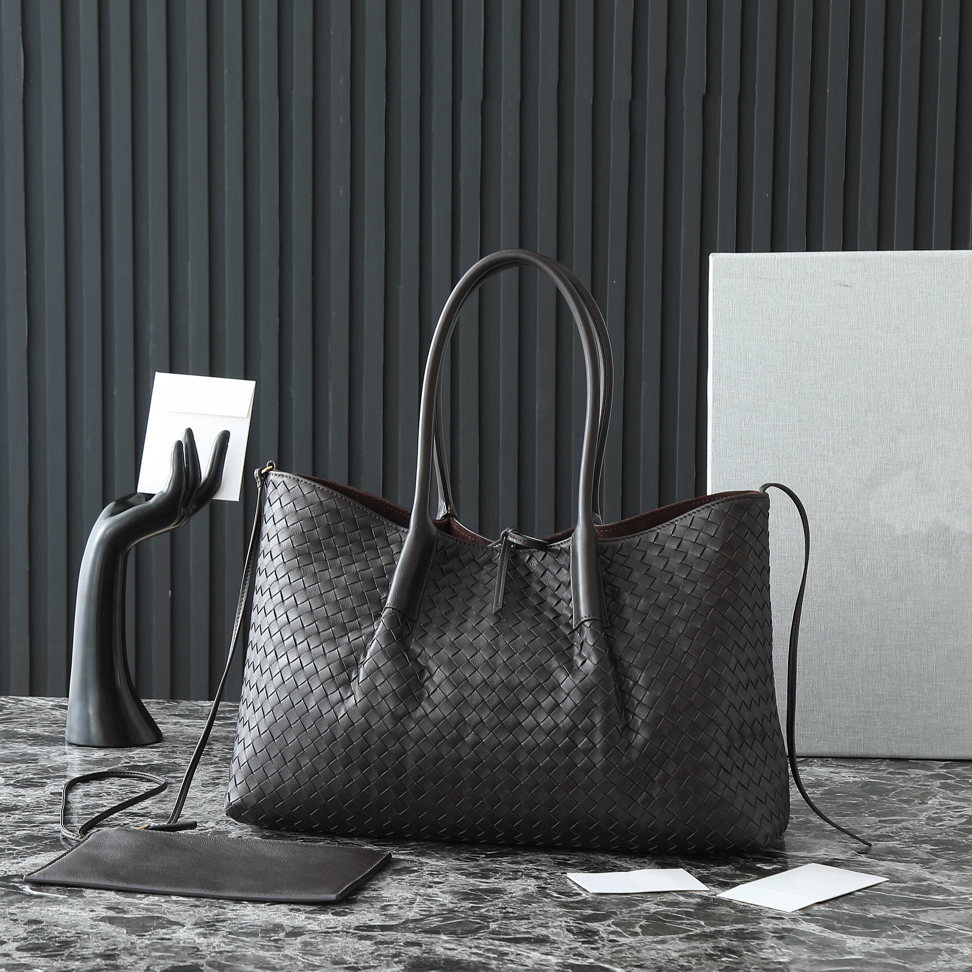 10A High-Quality Luxury Designer Retro Women's Woven Tote Bag, Commuter Casual Large-Capacity Shoulder Bag