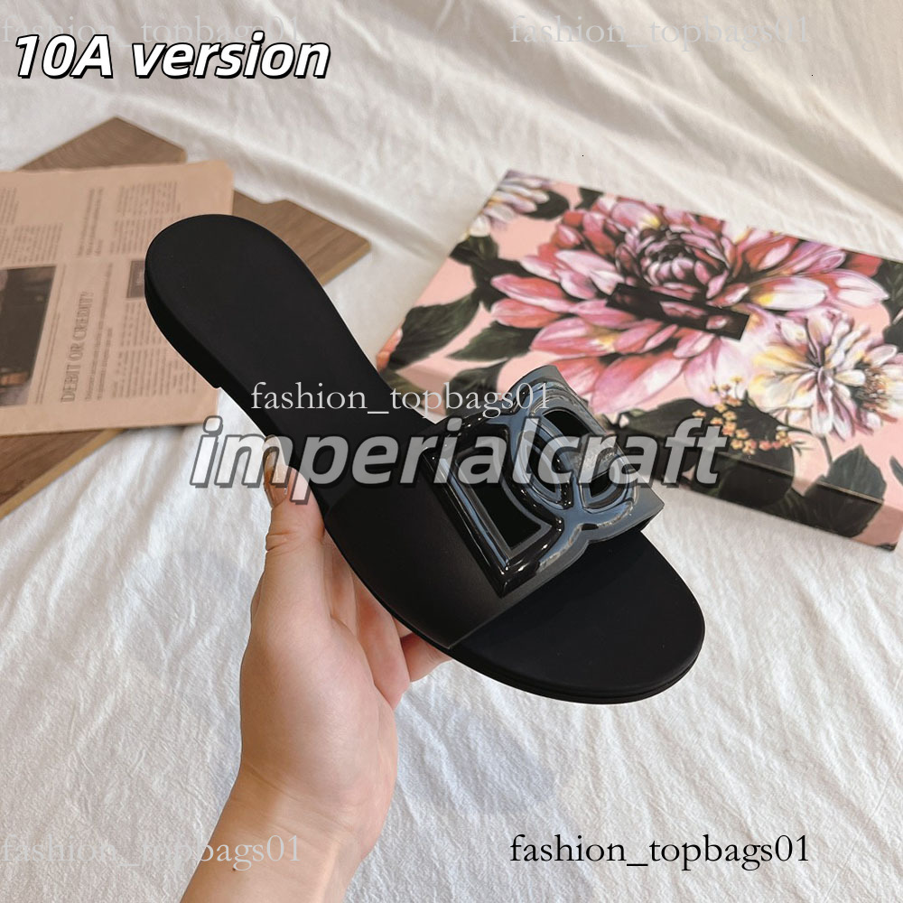 2026 Designer dolce Sandals Interlocking dolce gabban Slides Rubber Slippers Ladies Flat Beach Jelly Summer Fall Mules Outdoor Waterproof Luxury Siz