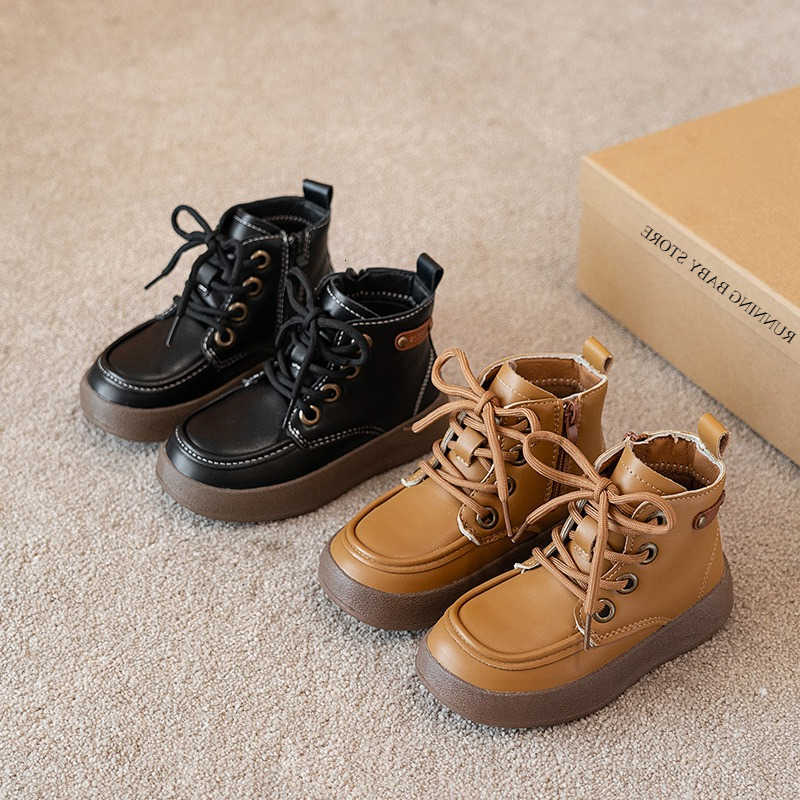 Botas altas elegantes de cuero PU para niños, zapatillas de deporte, botas de motocicleta con remaches amarillos y negros, botines con plataforma, z