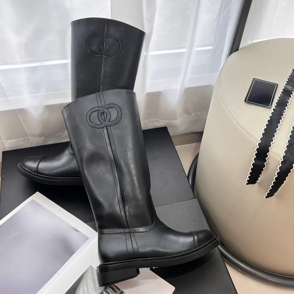 Designer Boots Riding Boots with Padlock Buckle Winter New Style Mid Length Lace Up Knitted Letters Elastic Short Thick Heel Slim Boots 85555