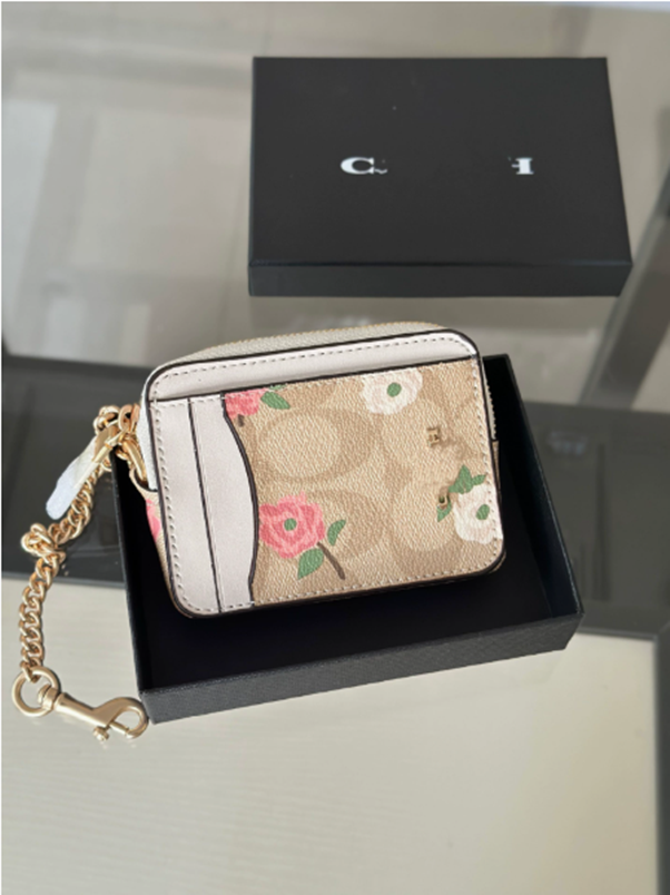 Women's Essential Chain Card Case Designer Keychain For Women Bag Charm Keyring cherry Mens Key Chain Leather Wallet Keychains Mini Purse Bag P