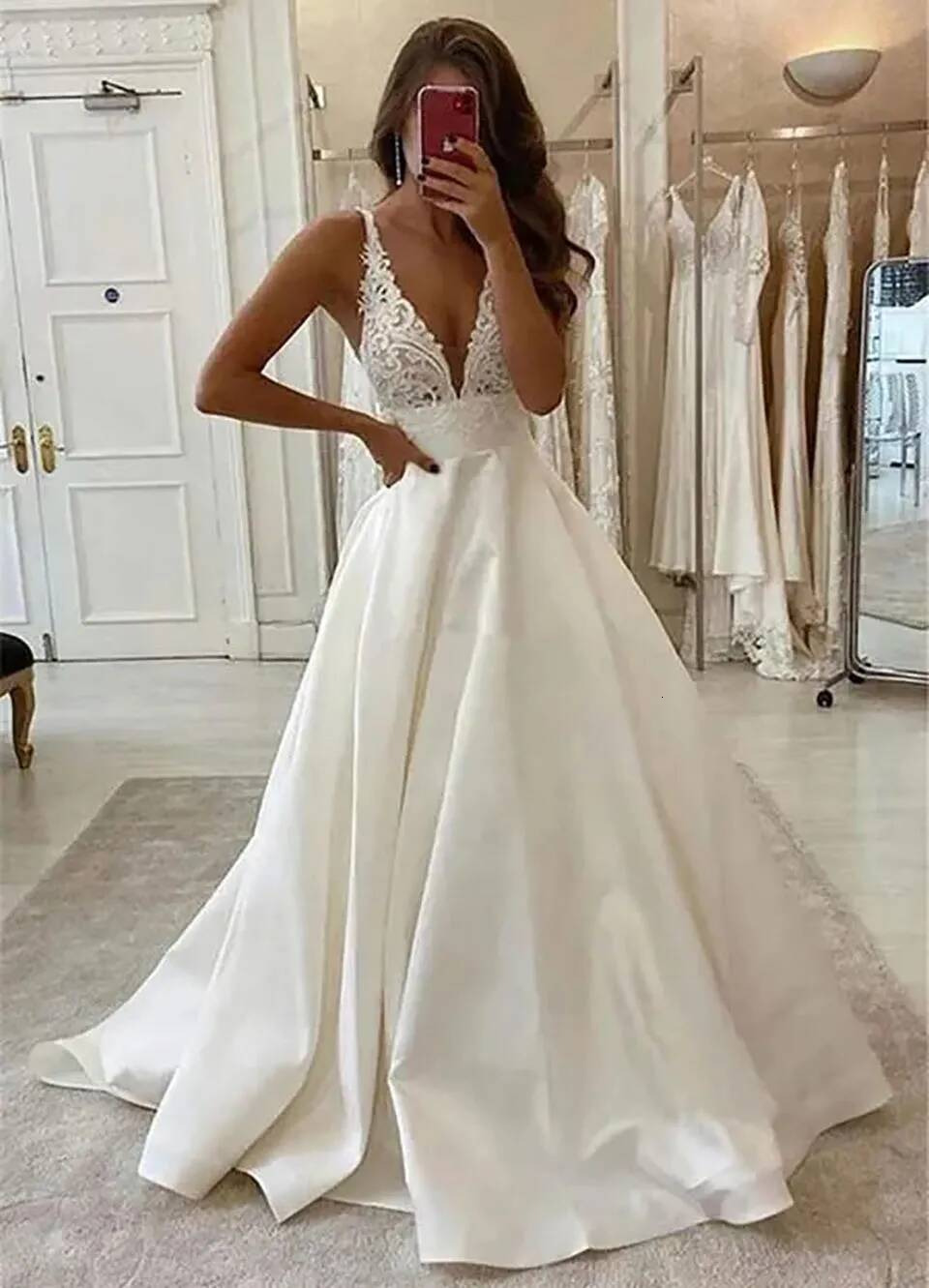 White Wedding Dresses Ivory Bridal Gowns Formal A Line Applique Custom Zipper Lace Up Plus Size New Floor Length Sweep Train V Neck Satin Backless B