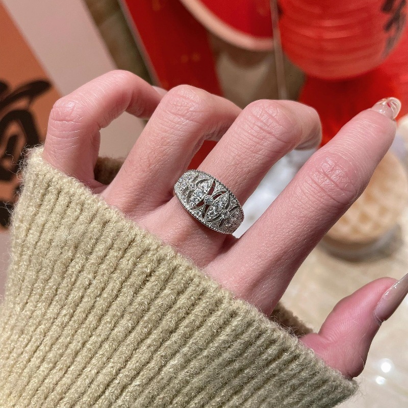 Vintage Hollow Lace Full Diamond Light Luxury High-end Retro Exquisite Temperament Personality Stackable Ring