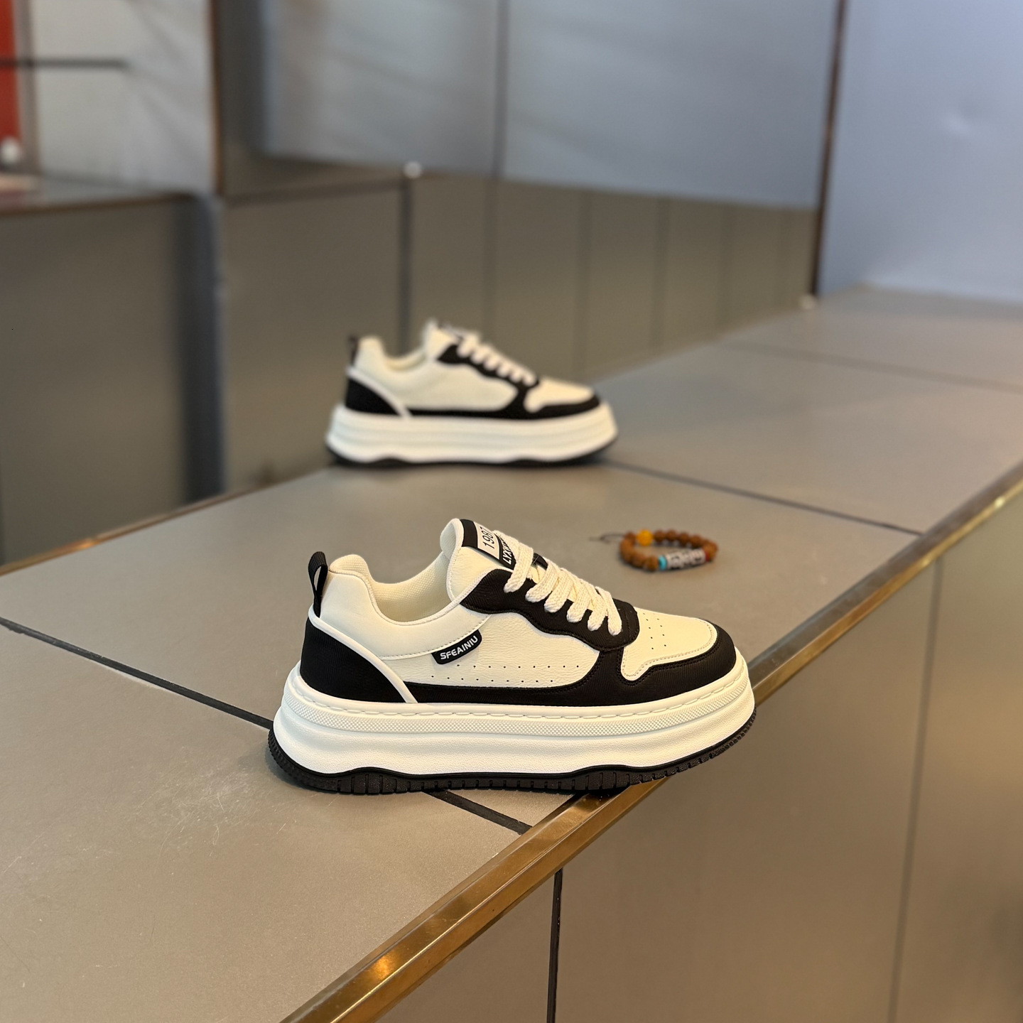 Men's Casual shoes shoes 2025 new autumn arrivals, high-end men's Designer shoes sneakers, trendy Chinese style, popular online, light lux