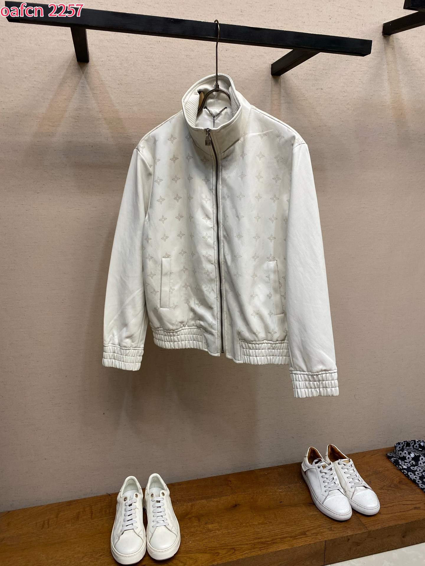 2026 Autumn&winter Mens Designer Stand Collar Faux Leather Jacket Perforated Monogram Print Full Zip Elastic Cuff Hem Luxury Casual Outerwear for Me