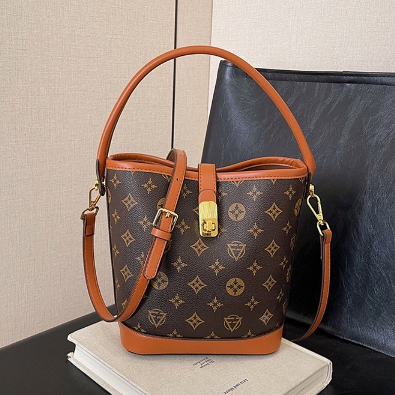 Luxury Brand Designer's 2026 New Bucket Bag With Excellent Appearance, Versatile, Large Capacity, Stylish And Casual, High-end Texture Handbag