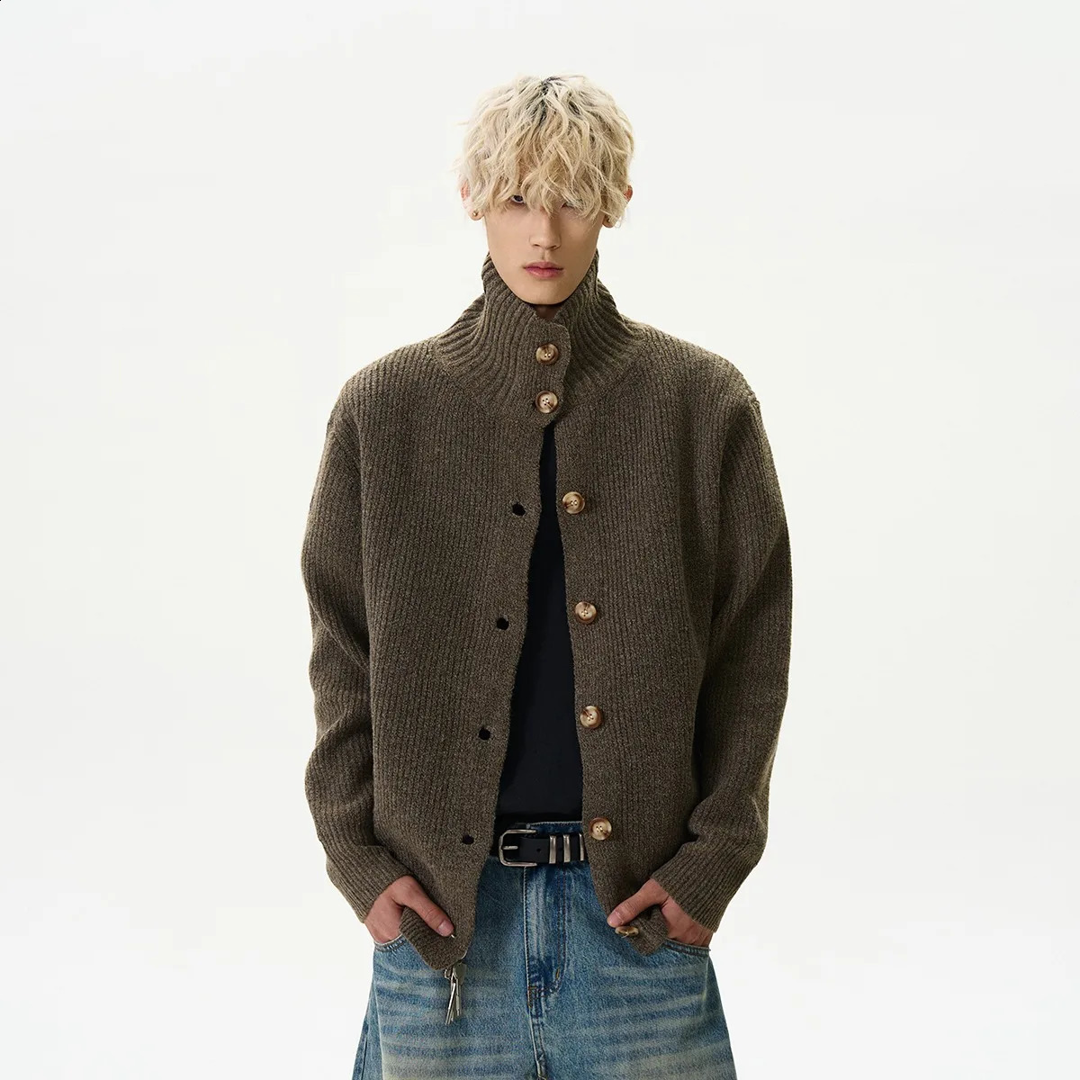 2025 autumn and winter American retro solid color stand up collar knitted cardigan men's loose button sweater jacket 260918