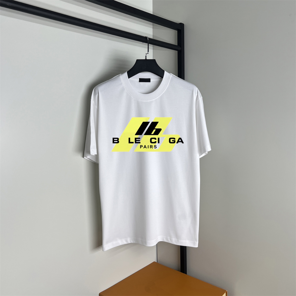 Spring new style hort-sleeved T shirt round neck cotton fabric women's and men's high-quality T-shirt Color black white Size s-2xl 6918c3