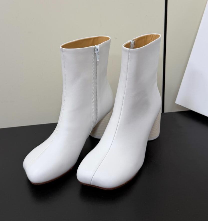 2026 Designer Women Original MM6 short boots are very simple and versatile, with a genuine leather outsole new products with thick heels and short b