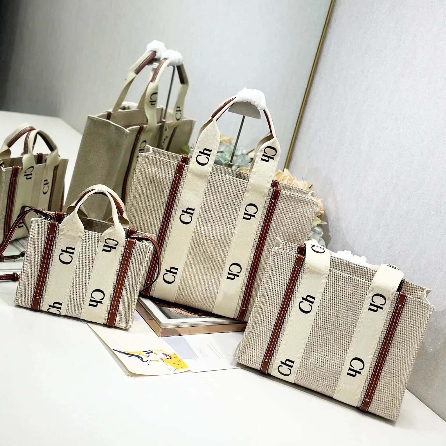 Designer Tote Bag Canvas Large Capacity Beach Bag High Quality Versatile Shoulder Handbag for Women Daily Travel Shopping Outdoor