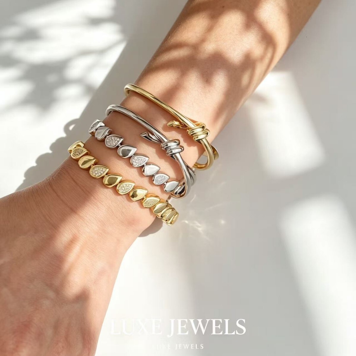 Luxurious Designer Best-selling Knot-crossing Ring Simple And Versatile, With A Light And Luxurious Style. Available In Gold And White Color Options