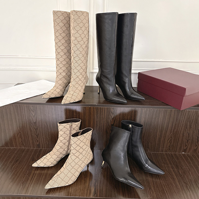 26 Nouveau Bombshell Boot Femmes Designer Cuissardes Bottes à talons hauts Lettre Imprimer Chaussures en toile imprimées Bottes à bout pointu Tal