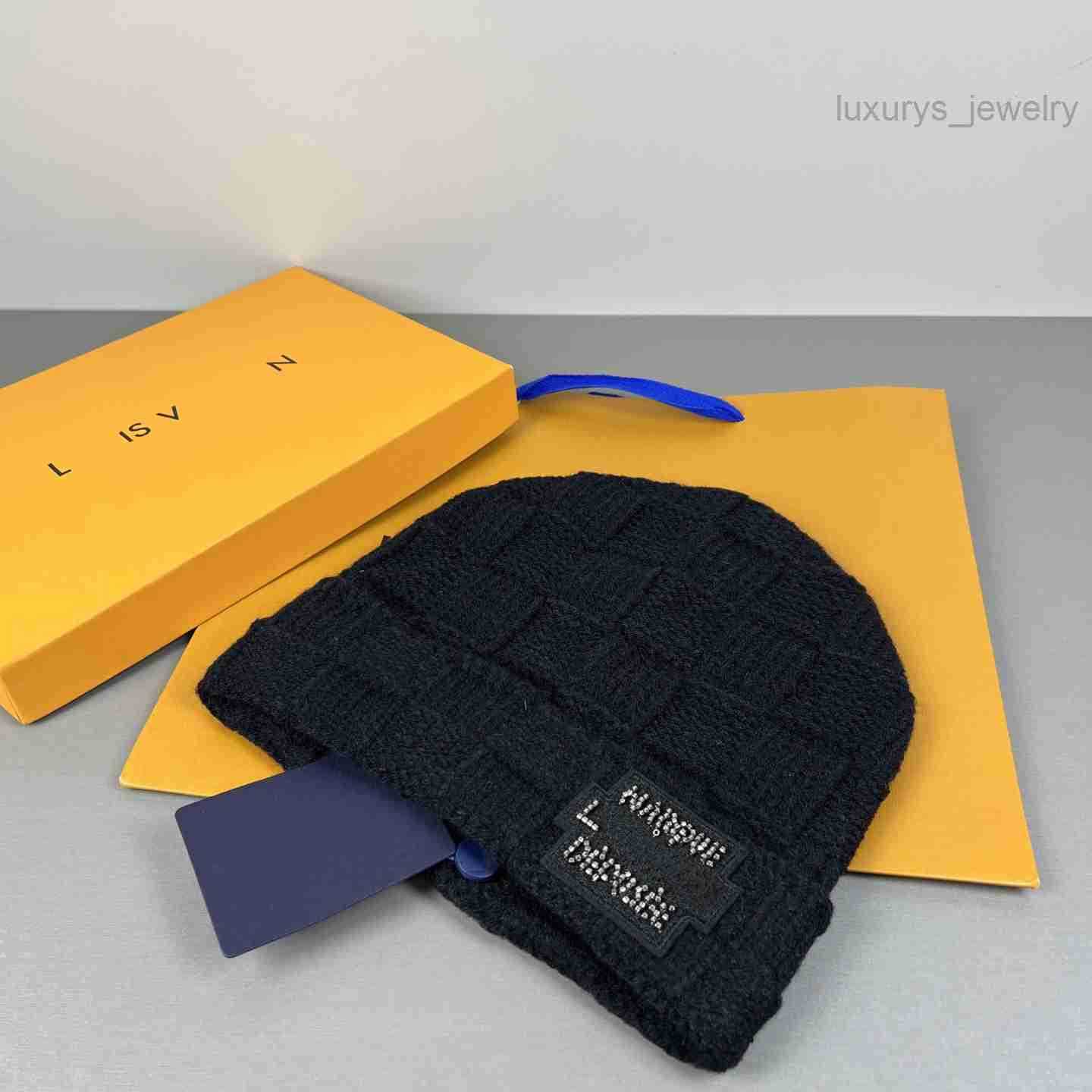 Luxury Premium Materials designer beanie Checkered Pattern women and man Warmth hat exquisite Hat trend autumn winter wool Elegance versatile temper