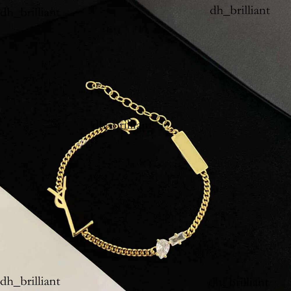 Bracelets de luxe classiques Bangle lettre Y en acier titane avec diamant designer pour femmes bijoux cadeaux femme or argent en gros pas Fade 24