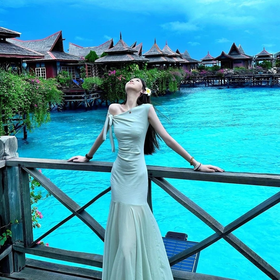 M0816 seaside vacation green slanted shoulder waist mesh dress women's summer French temperament thin off-the-shoulder long dress women's