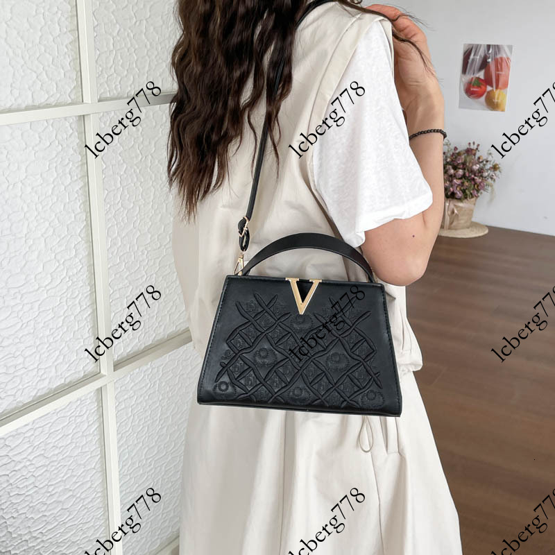 designer women s handbag new style underarm versatile shoulder for commuting Diana style small square bag textured crossbody bag