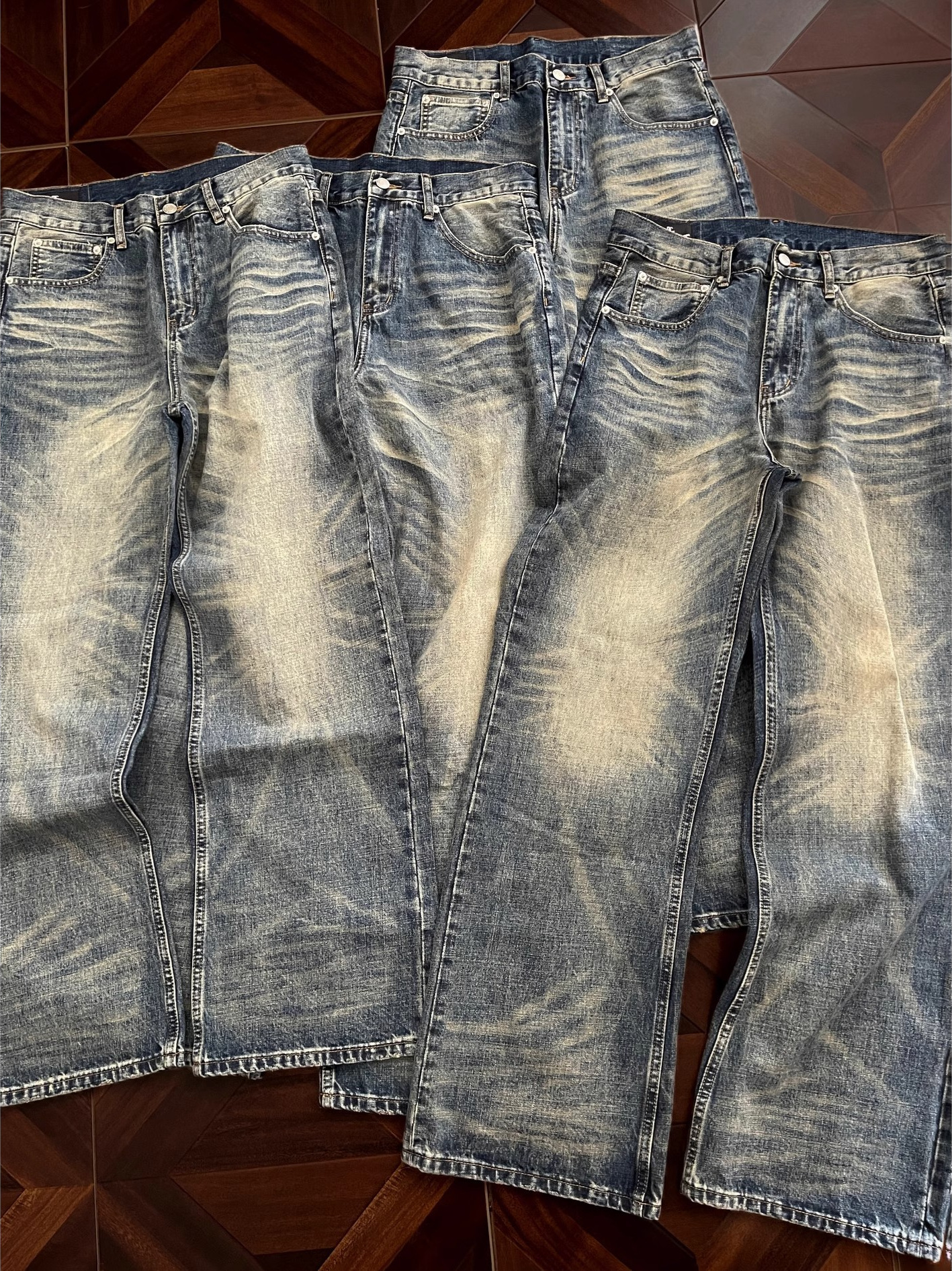 Jeans effetto consumato lavato da uomo, pantaloni casual in denim svasati dritti e larghi per l'autunno primaverile
