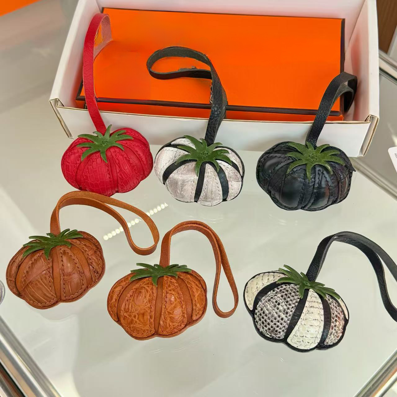 Tomato Bag Charm Designer Keychain Croissant Pendant Key Chain Wallet Luxury Women Genuine Leather Purse Charms Lanyard