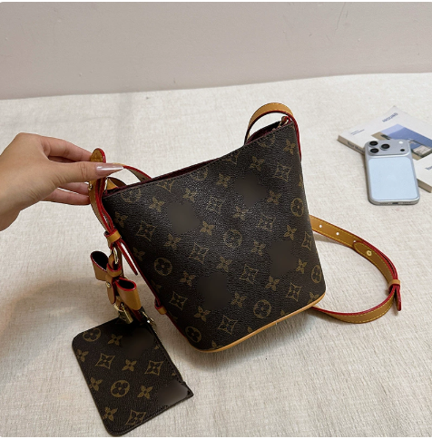 2026 New Arrival Trendy Brand Genuine Leather Women's Shoulder Bag, Stylish & Versatile Crossbody Bag, Multi-functional Casual Bucket Bag Colle