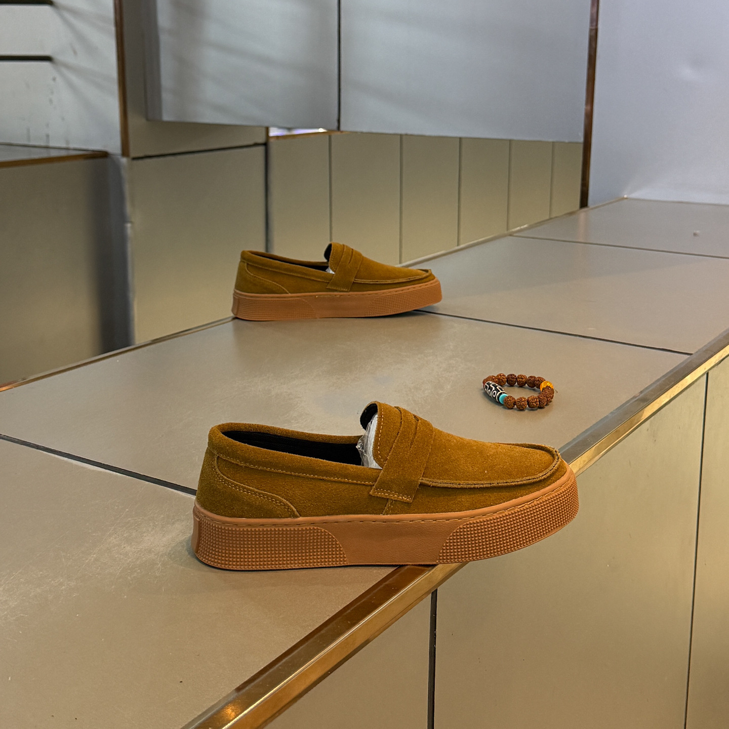 Casual shoes Slip-on fashionable men's shoes with high-end feel, popular online, 2026 new model, Designer shoes casual style, versatile for eve