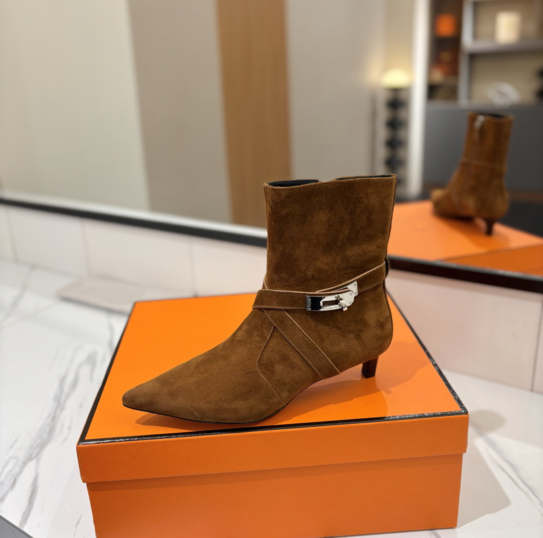 Designer Womens Dress Shoes Luxury Retro Fashion Boots Women's Western Belt Buckle Stylish Short Boots High Quality Cowhide Leather Shoes