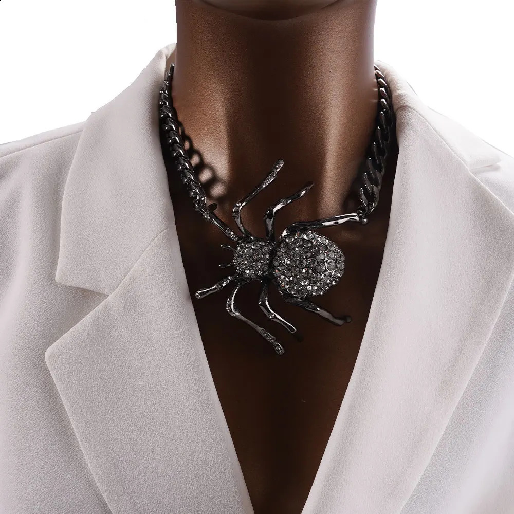 Punk Gothic Black Spider Pearl Necklace ed For Women And Men Exaggerated Animal Handcrafted Necklace Halloween Jewelry 260918