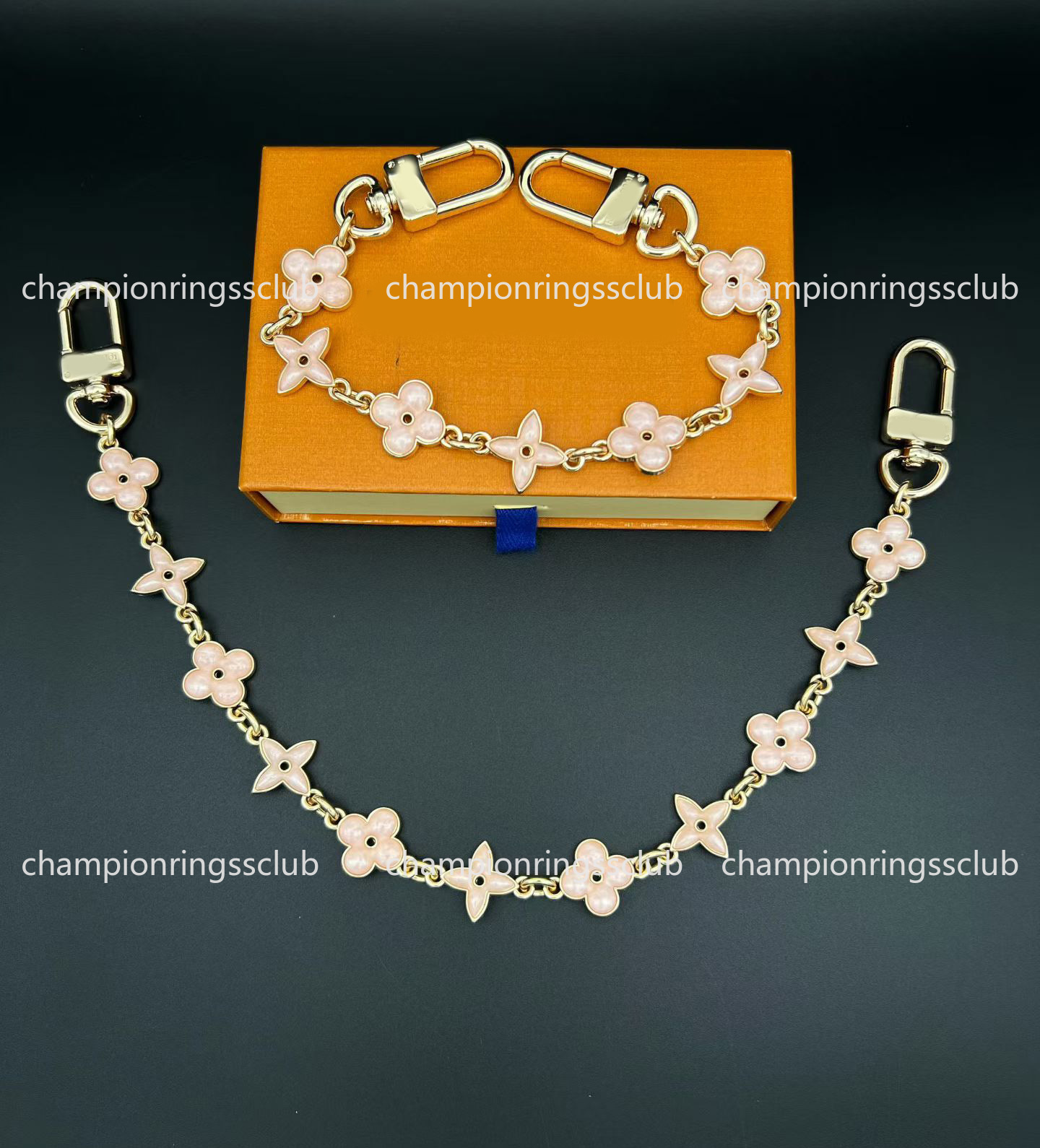 Designer Keychains Lanyards Luxury Clover Flower Bag Charm 18K Silver Gold Plated Purse Car Keyring For Men Women Designer Jewelry Bag Accessory Cou