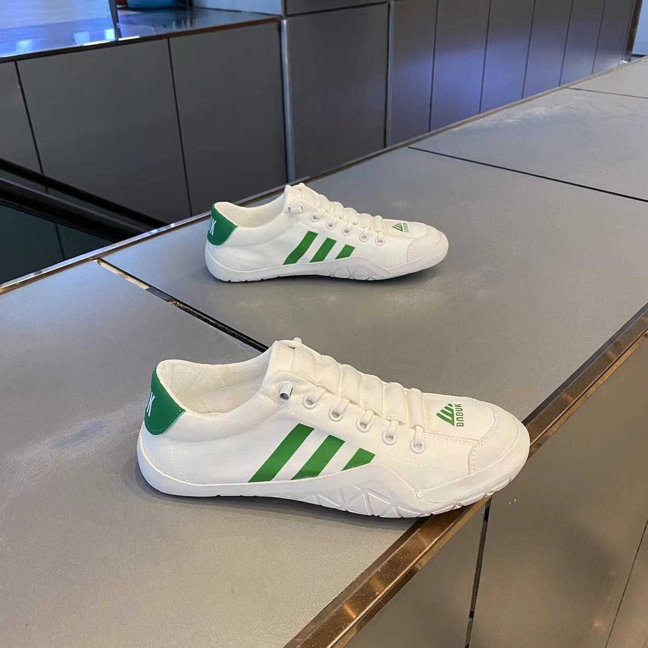Casual shoes Summer new breathable fabric trendy Designer shoes versatile casual men's shoes, comfortable soft-soled slip-on sneakers, same sty