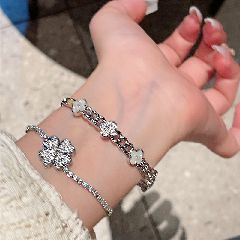 Light Luxury Four Petal Clover Flower Bracelet Fashion Inlay Zircon Circular Geometric Hollow Bangle for Women Fashion Party Jewelry Gifts Designer