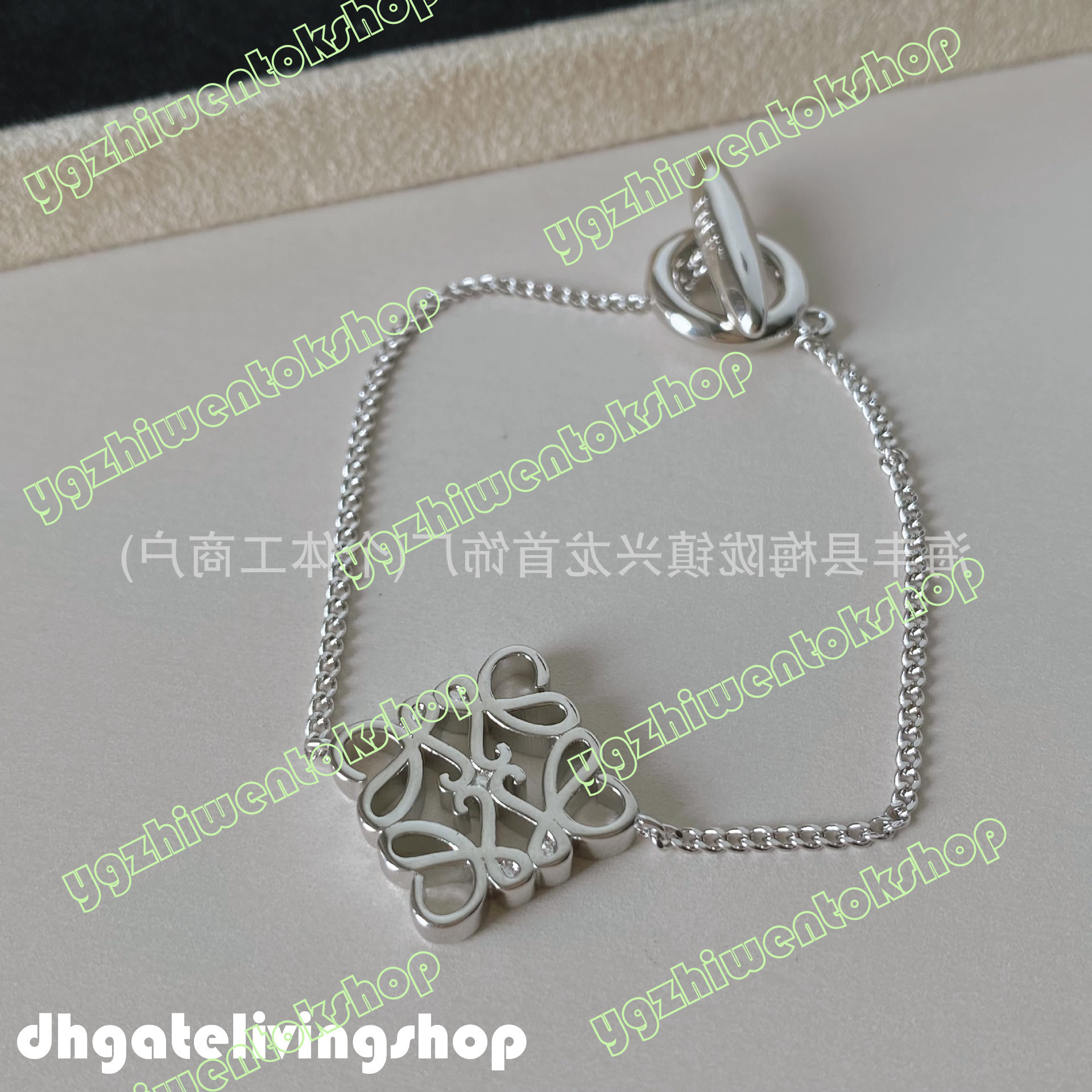 Jewlery Designer For Women Bracelet Men Bangle Square With Hollow OT Clasp Niche Design Minimalist Mooncake Geometric Three-Dimensional
