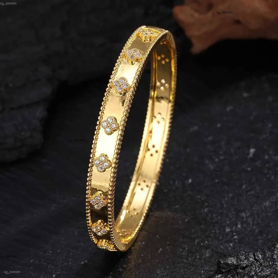 Zircon designer Flower shaped Brand Small Inlaid Bracelet for Women Exquisite Shiny CZ Engagement Wedding Party Jewelry