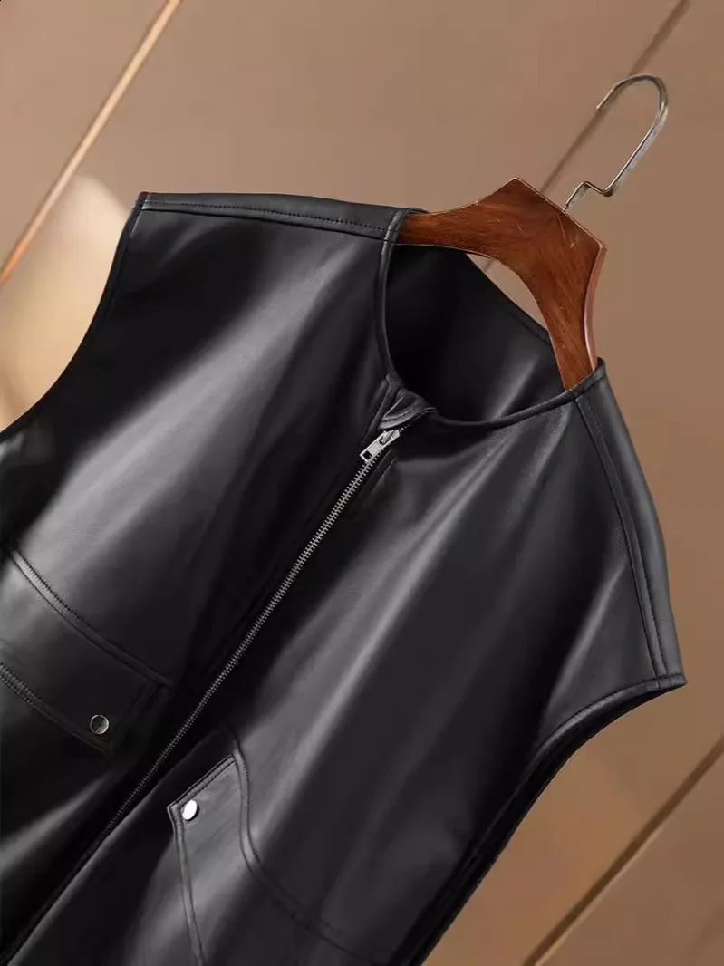 Women's Genuine Leather Vest Short Black Sheepskin Jacket Loose Fit Trendy Top for Spring And Autumn 260918