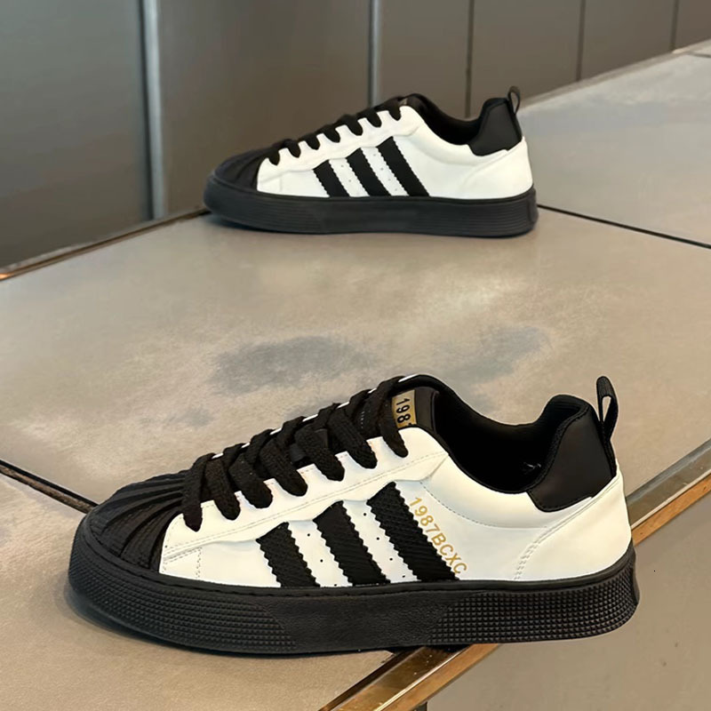 Men's Casual shoes 2024 autumn Designer shoes new fashion versatile height-increasing sports casual trendy soft-soled skateboard shoes popular