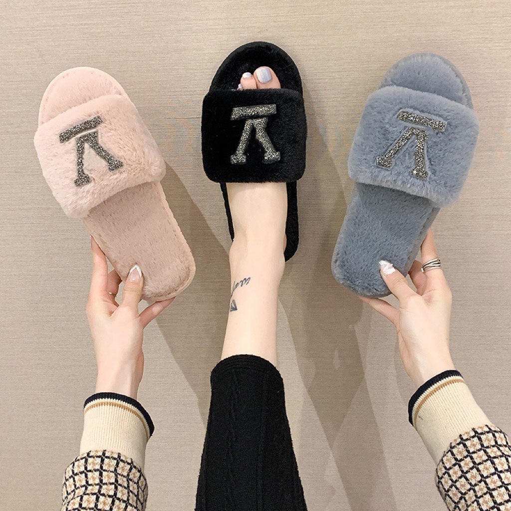Designer women's shoes, classic flat shoes, one line L fur slippers, autumn and winter home bright diamond warm slippers, cotton slippers