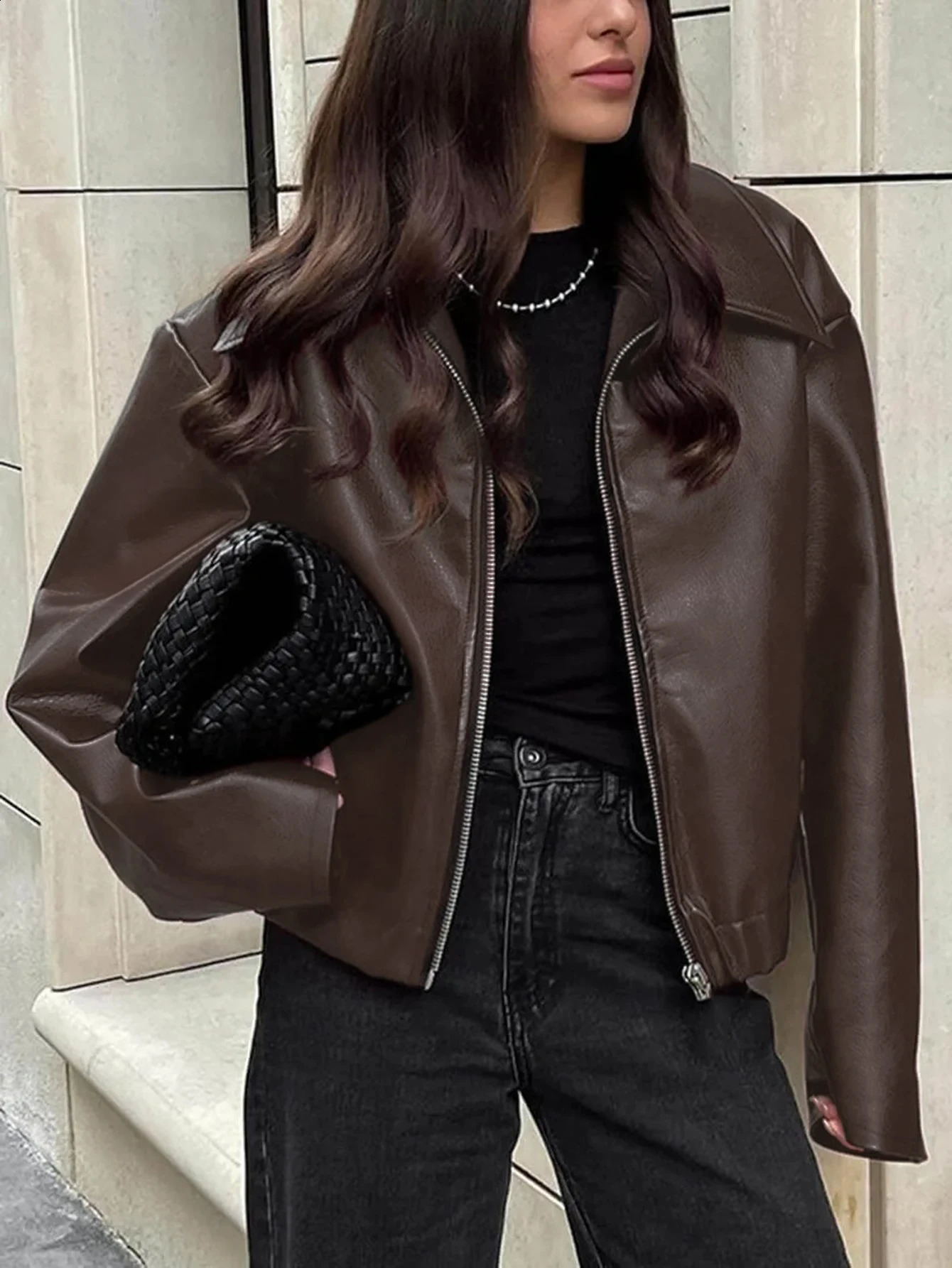 Women's springautumn leather jacket longsleeved lapel style casual and suitable for vacations with a highquality fabric t 260910