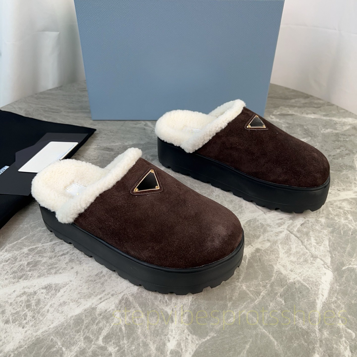New Winter Fur slipper Fluffy shoe Womens Designer platform shoes Suede leather Loafer Furry slide Scuffs P design casual shoe Luxury Mule Flat Spor