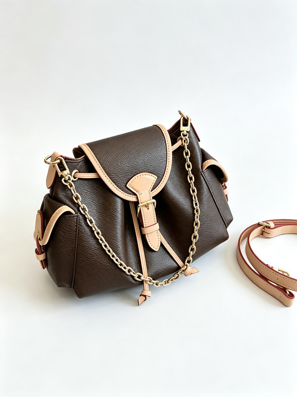 Mini zaino da donna in pelle marrone vintage alla moda Borsa a tracolla con catena dorata Borsa da donna con coulisse quotidiana