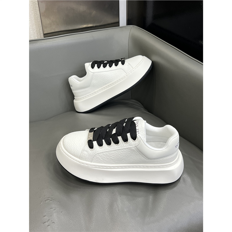 Casual shoes 2025 Autumn New Thick-Soled Sports Casual Sneakers Men's Versatile Solid Color Designer shoes Low-Top White Shoes