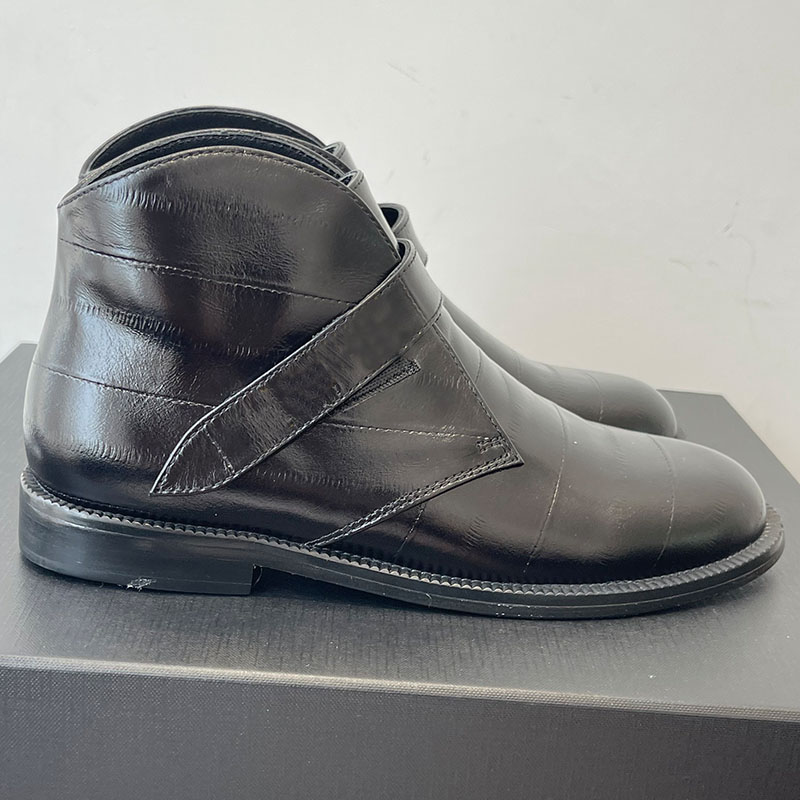 Short Boots Luxury Designer Womens Fashion Boots Buckle Letter Metal Strap Low Heel Round Head Shiny Leather Retro Temperament Ankle Boots Top Quali