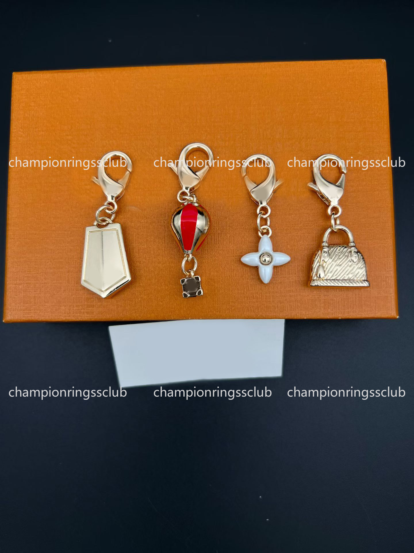 Designer Keychains Luxury Clover Bag Charm Balloon Double Chain Lanyards Purse Car Keyring Keychains For Women Designer Jewelry Bag Accessory Couple
