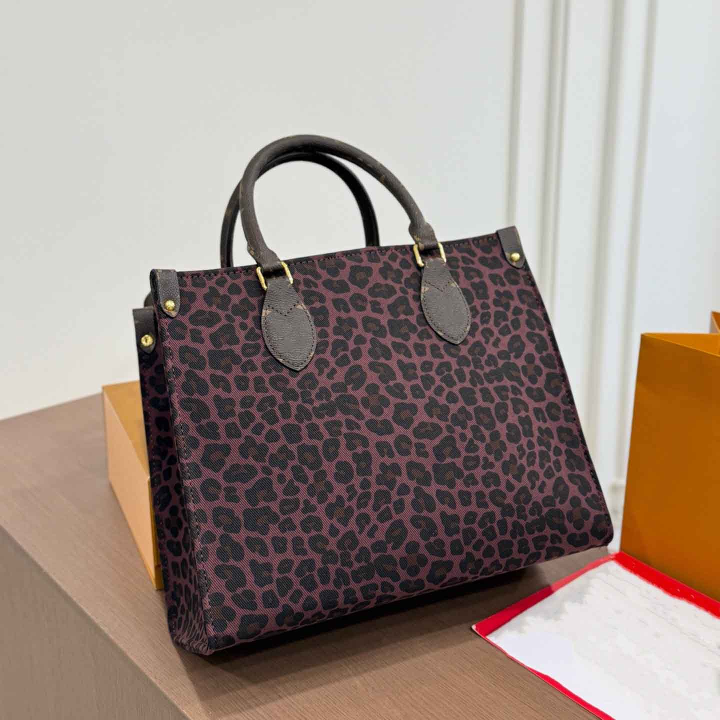 2027 Women Luxury Designers New Onthego Totes Bags Leather Handbag Shoulder Crossbody Bag Large Capacity Commute Bag Fashion Outoor Shopping Bag Mom