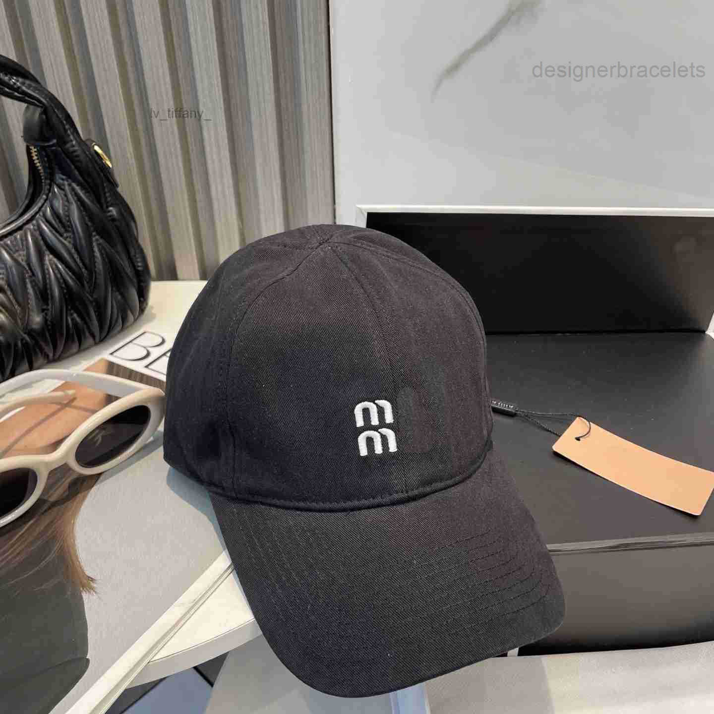 cap Brand designer hat luxury cap high quality solid color letter design hat fashion hat match style travel couples model adjustable All Seasons Lei