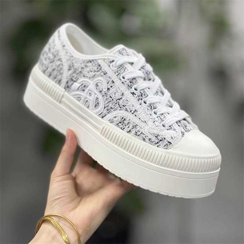 Chaussures décontractées noires basses unisexes pour couple, chaussures en toile polyvalentes à semelles épaisses augmentant la hauteur