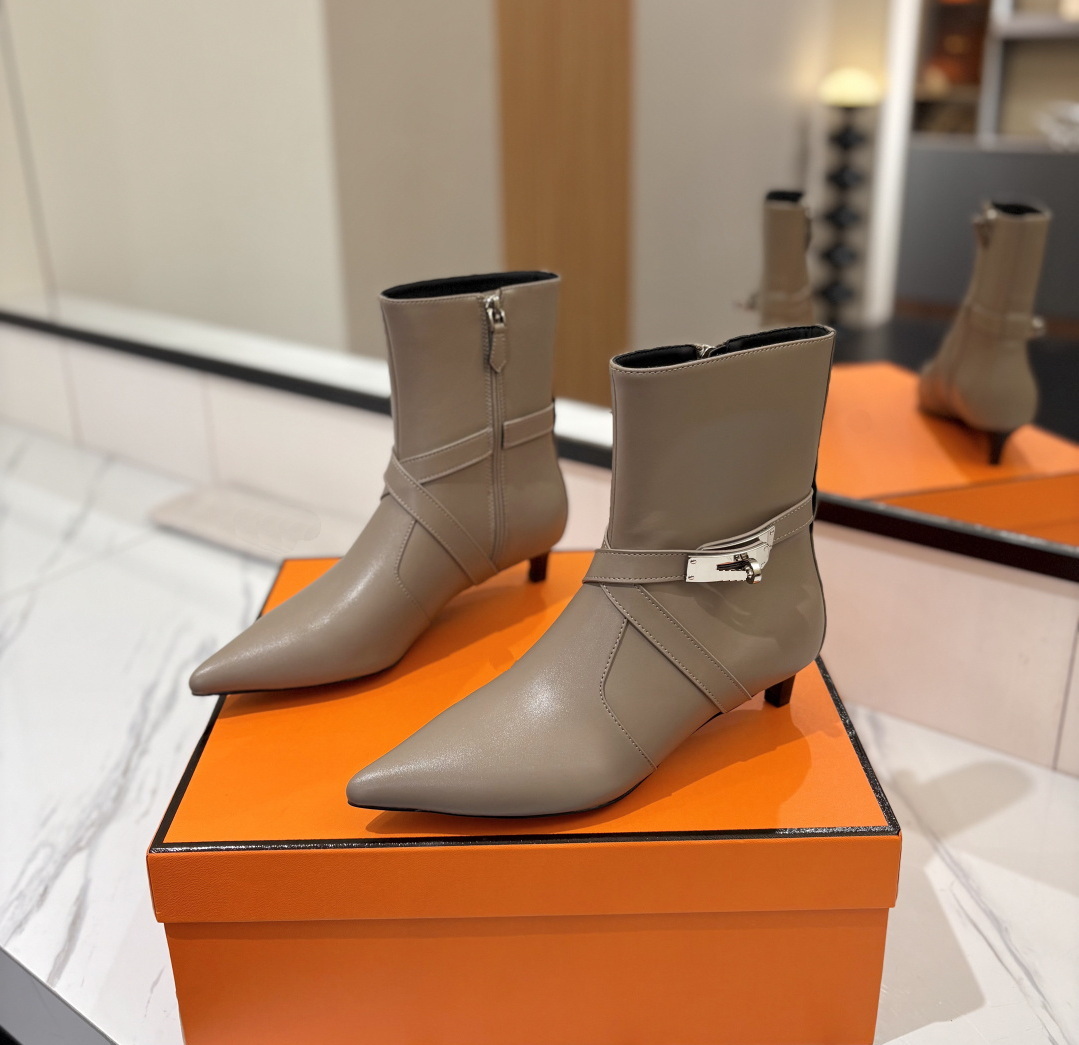 Designer Womens Dress Shoes Luxury Pointed Toe Slouchy Ankle Boots Genuine Leather Kitten Heel with Metal Turn-Lock Buckle Cross Strap Shoes